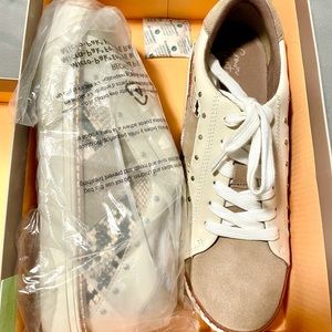 Size 9 Crown Vintage Sneakers